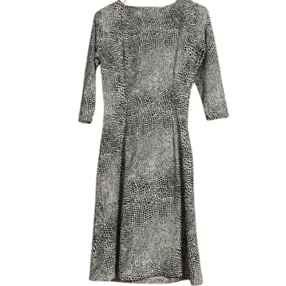 J.McLaughlin Women Ruched Black & Cream Animal Print 3/4 Sleeve Midi Dress Sz-XS - Picture 6 of 6